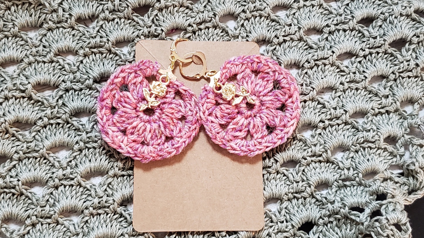 Crochet flower dangle w/charm