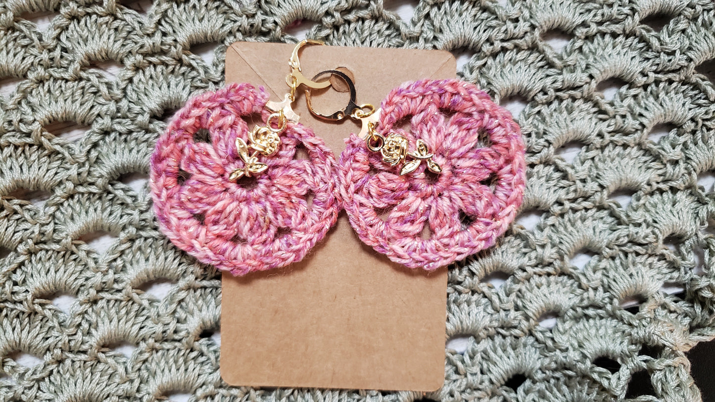 Crochet flower dangle w/charm